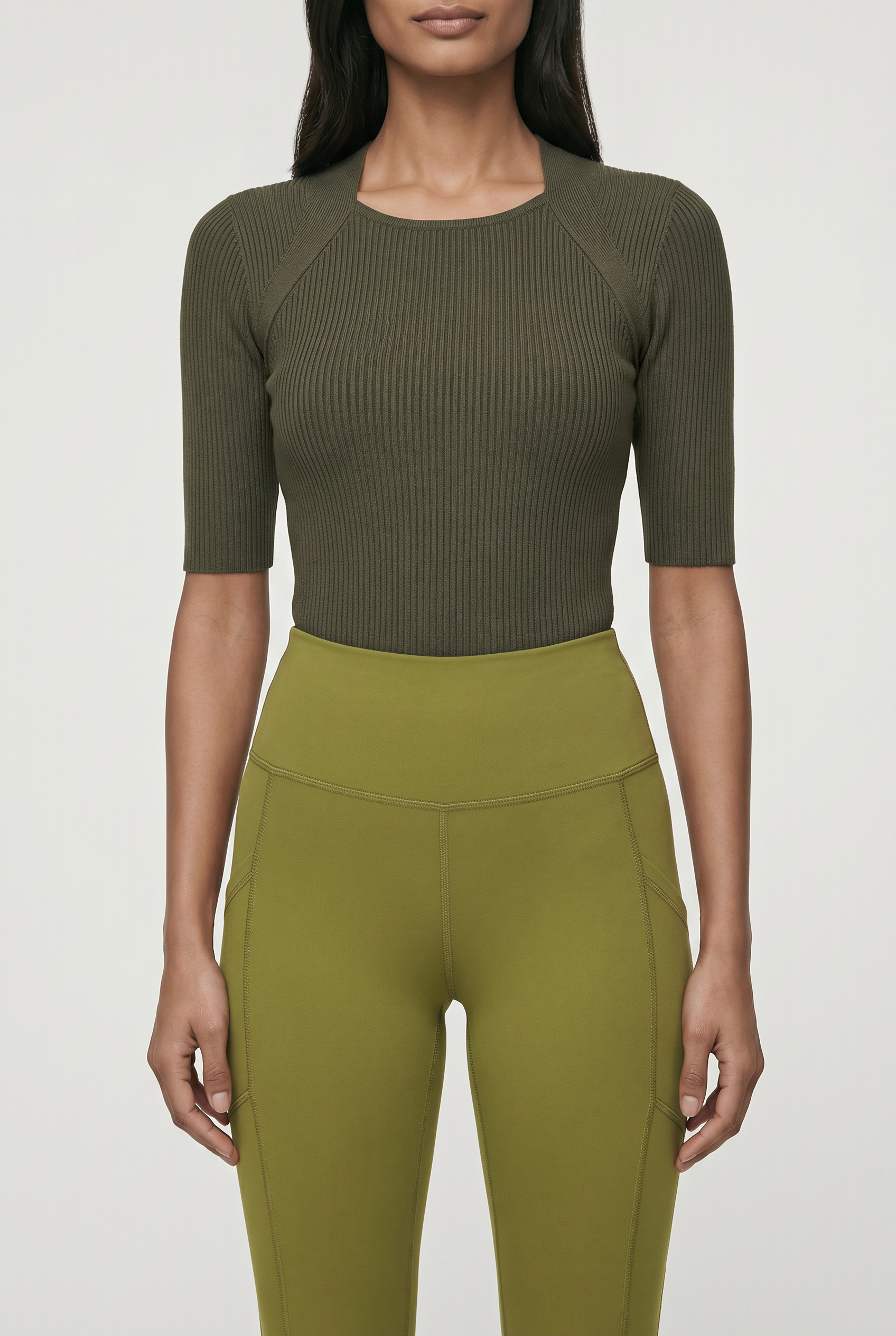 oolala Capri Solid Capri with Pockets 🦋 oolala ButterflySoft™ | Solid Capri with Pockets Women's Leggings#color_palm-green