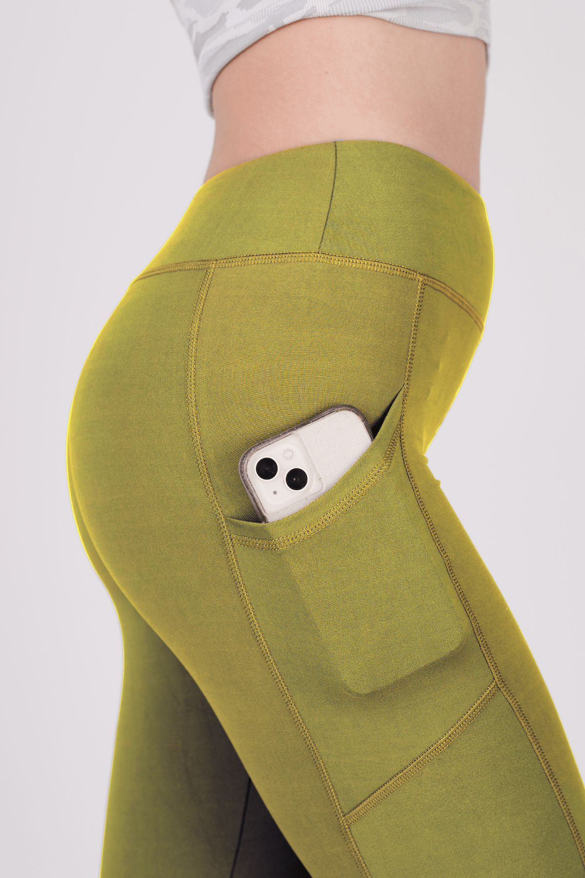 oolala Capri Solid Capri with Pockets 🦋 oolala ButterflySoft™ | Solid Capri with Pockets Women's Leggings#color_army-green