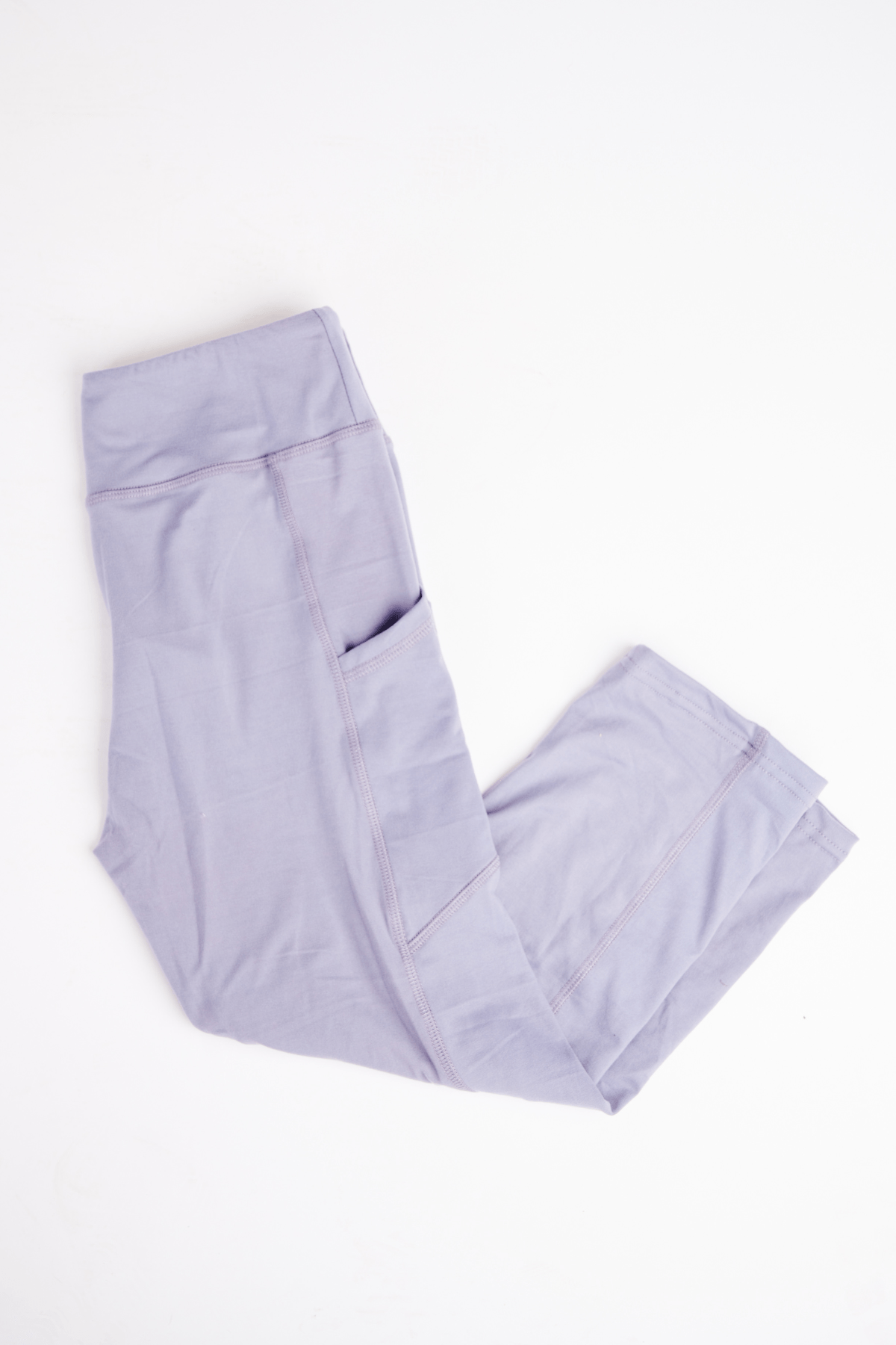 oolala Capri Solid Capri with Pockets 🦋 oolala ButterflySoft™ | Solid Capri with Pockets Women's Leggings#color_light-purple