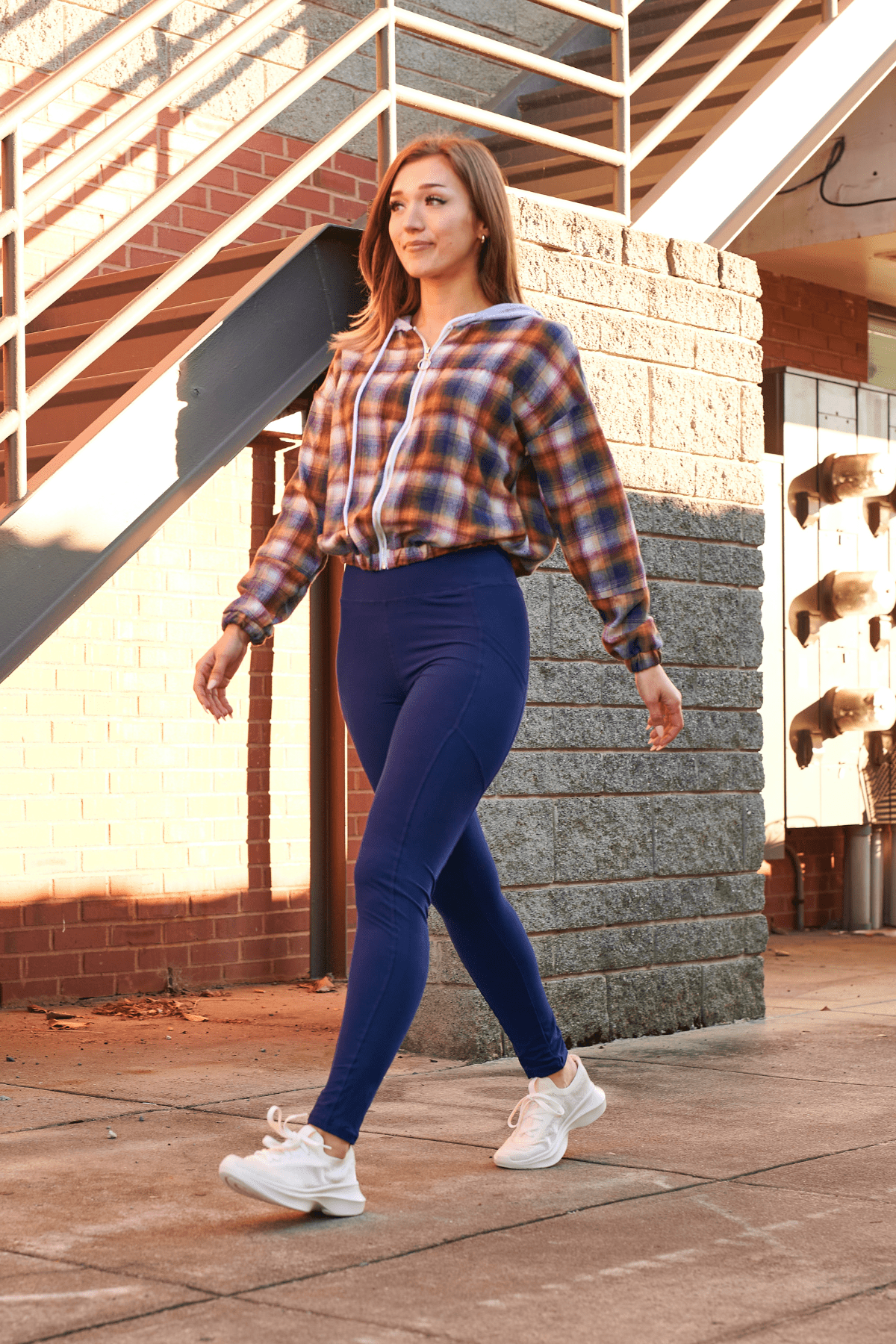 Cute outfits with sales navy blue leggings